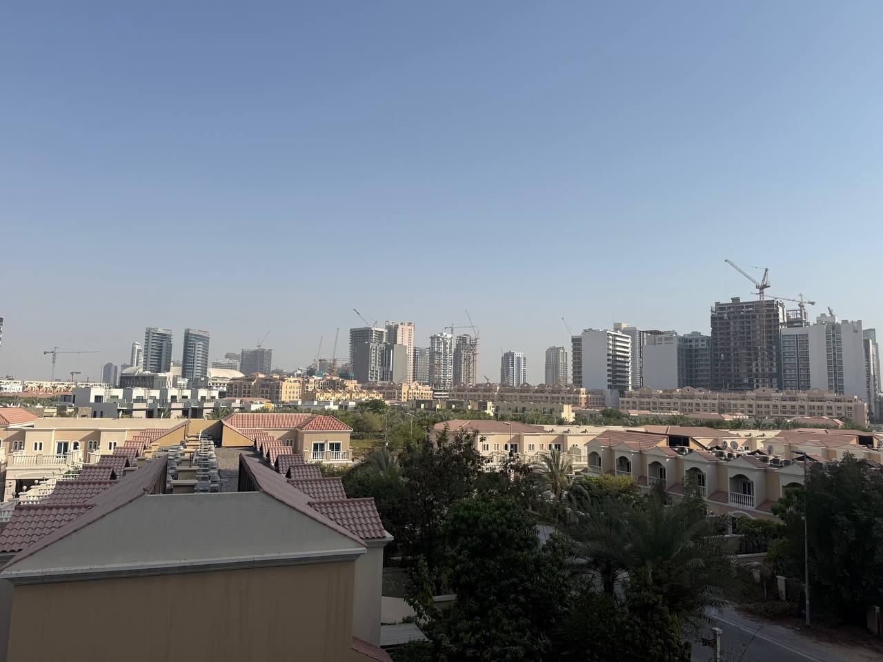 Stunning fully furnished 1BR apartment