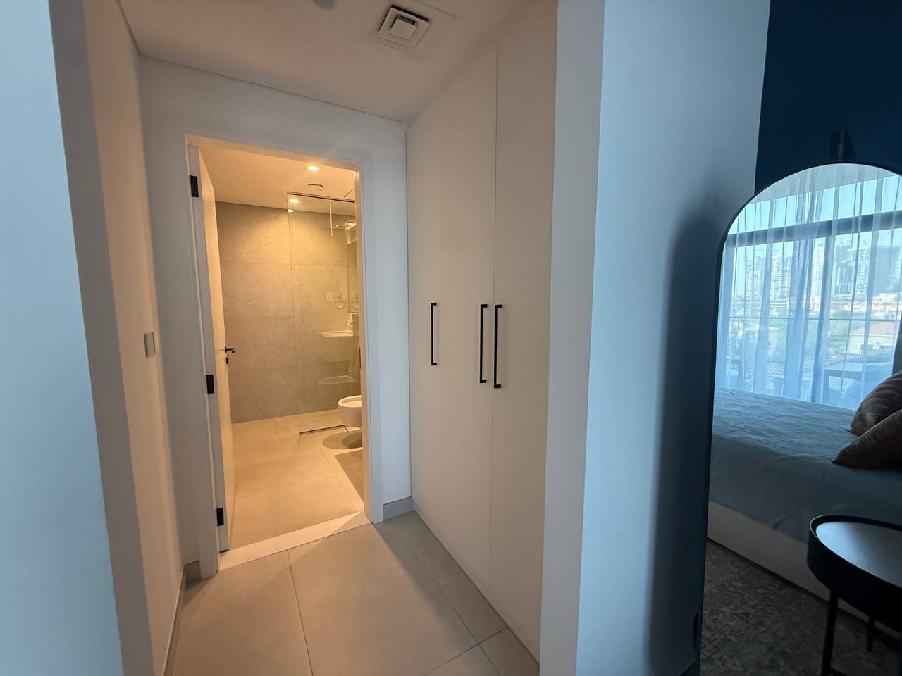 Stunning fully furnished 1BR apartment