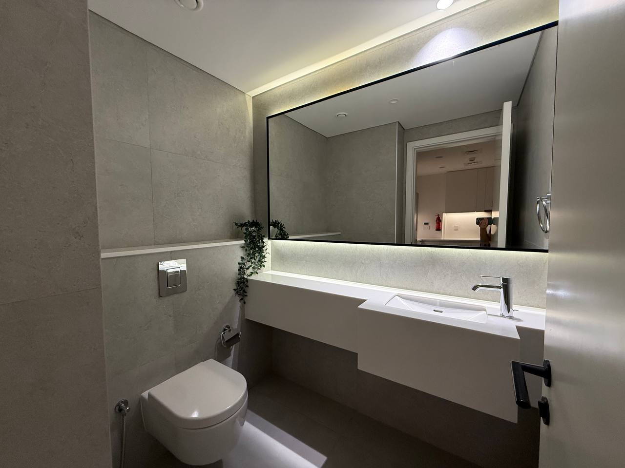 Stunning fully furnished 1BR apartment