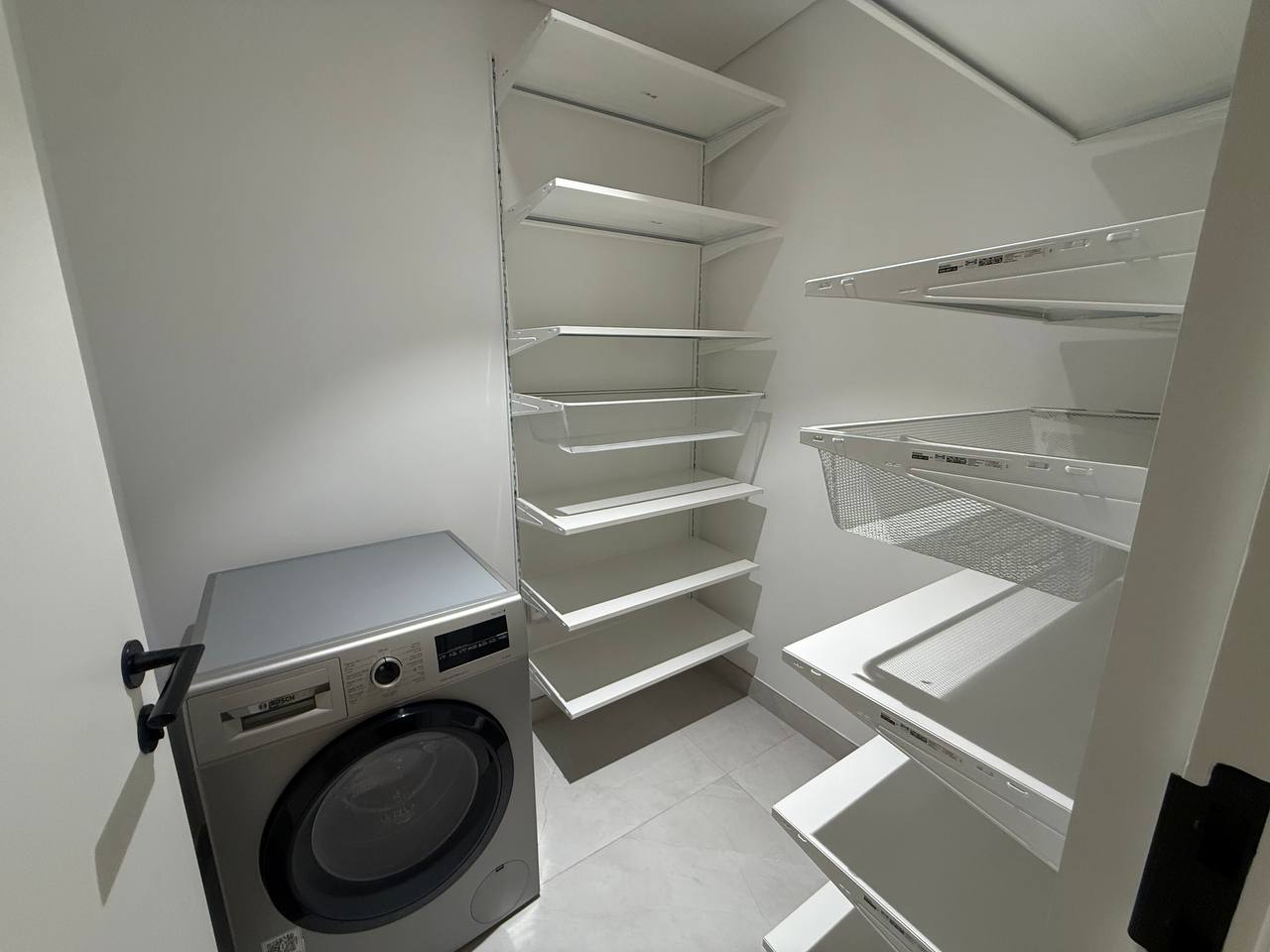 Stunning fully furnished 1BR apartment